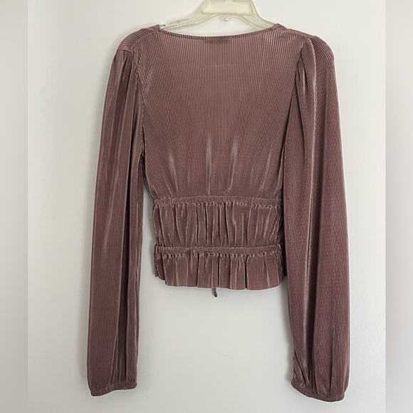 Zara Pink Blouse with Elegant Design - Picture 2 of 3